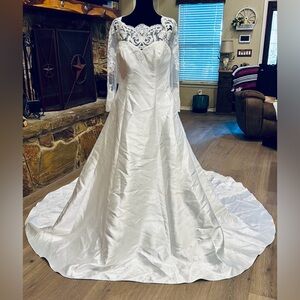 NWT Kei-Leigh Couture Wedding Dress- Discontinued size 12